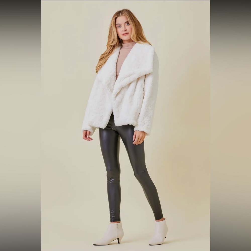 439. Faux Fur Jacket White Wide Lapel Collar With Pockets NEW Item NWT S, M, L - Picture 4 of 9
